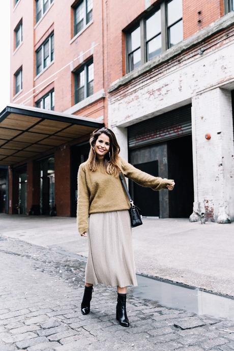 Pleated_Midi_Skirt-Khaki_sweater-Black_Booties-Proenza_Schouler_Bag-NY-New_York_City-Meatpacking-Outfit-Street_Style-Collage_Vintage-1