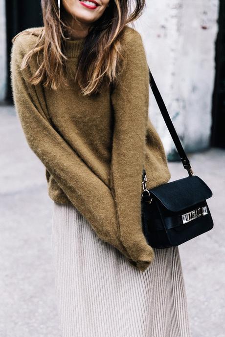 Pleated_Midi_Skirt-Khaki_sweater-Black_Booties-Proenza_Schouler_Bag-NY-New_York_City-Meatpacking-Outfit-Street_Style-Collage_Vintage-13