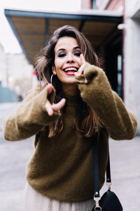 Pleated_Midi_Skirt-Khaki_sweater-Black_Booties-Proenza_Schouler_Bag-NY-New_York_City-Meatpacking-Outfit-Street_Style-Collage_Vintage-17