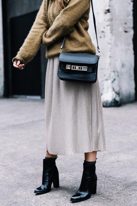 Pleated_Midi_Skirt-Khaki_sweater-Black_Booties-Proenza_Schouler_Bag-NY-New_York_City-Meatpacking-Outfit-Street_Style-Collage_Vintage-4