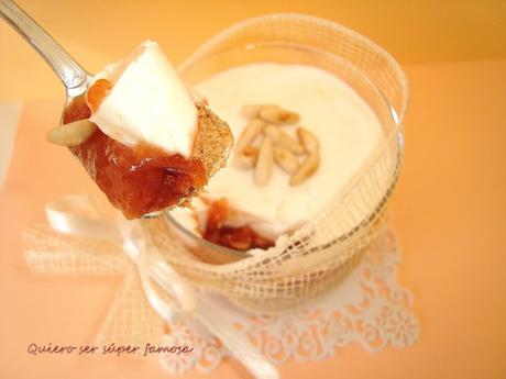 Postre de yogur griego y crema de membrillo