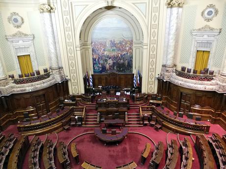 Una ruta por el Montevideo menos turístico: Palacio Legislativo, Torre Antel, MAM y Barrio Reus