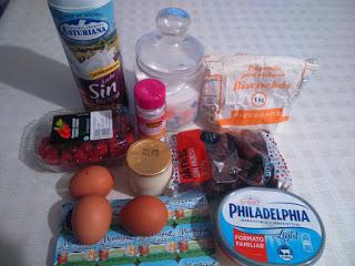 PASTEL DE YOGUR, DÁTILES Y FRAMBUESAS