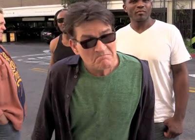 Charlie Sheen pone a la venta dos de sus mansiones