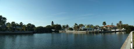 Canales interiores en Anna Maria Island desde Pine Avenue