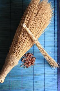 Utensilios, Aperos y Máquinas del ayer:  Escobas de Mijo