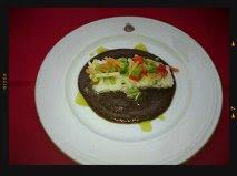 BACALAO COMFÍTADO CON SALSA DE AJO NEGRO Y VERDURÍTAS A LA VAINILLA