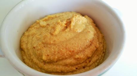 Ensalada crudivegana de zanahoria y piña con salsa de curry