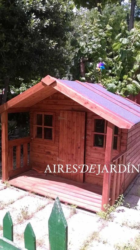 Casita de madera FELIX para niños instalada por los propios clientes en MADRID