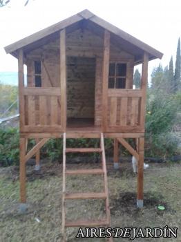 Miguel de Alhaurin el Grande (MALAGA) nos explica como fue la compra e instalación por el mismo de la casita de mader infantil Toby