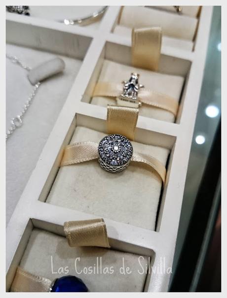 Colección de Navidad de Pandora en la joyería Canal.