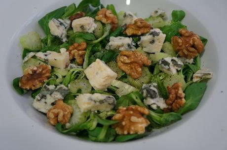 Ensalada de canonigos y roquefort