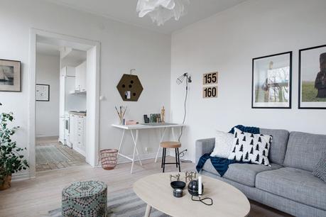 Mini cocina femenina y con estilo mini pisos nórdicos lampara de plumas Eos lightbrown de la marca danesa Vita decoración pisos pequeños decoración femenina decoración cocinas nórdicas decoración cocinas blog decoración nórdica 