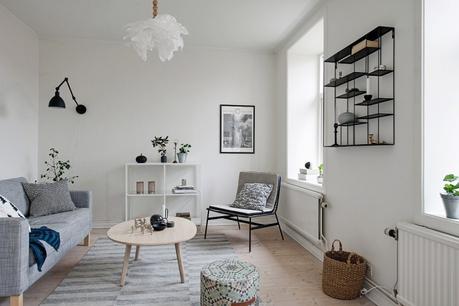 Mini cocina femenina y con estilo mini pisos nórdicos lampara de plumas Eos lightbrown de la marca danesa Vita decoración pisos pequeños decoración femenina decoración cocinas nórdicas decoración cocinas blog decoración nórdica 