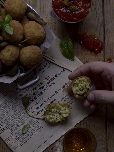 ARANCINI DE PESTO CON SALSA MARINARA