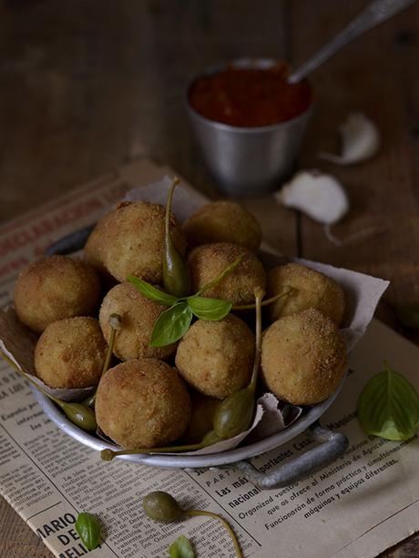 ARANCINI DE PESTO CON SALSA MARINARA