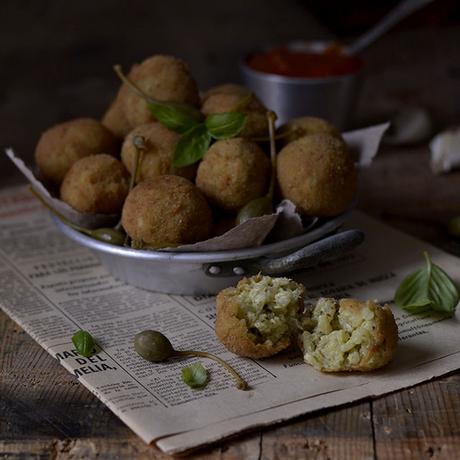 ARANCINI DE PESTO CON SALSA MARINARA