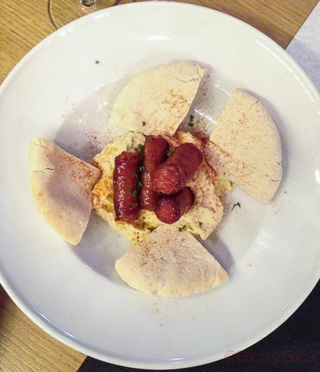 hummus con chistorra en momento afortunado casa conxita baco y boca