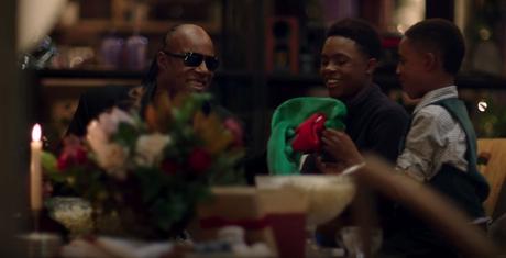 Apple estrena su anuncio navideño protagonizado por Stevie Wonder