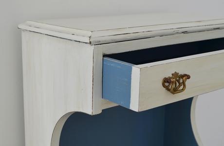 Mesita con look masculino