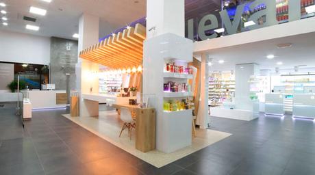 interior farmacia Boulevard