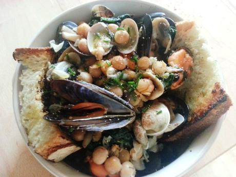 Garbanzos con almejas y setas - Ceci con cozze, vongole e funghi - Chickpeas, clams and mussels stew garbanzosalmejasmejillones6
