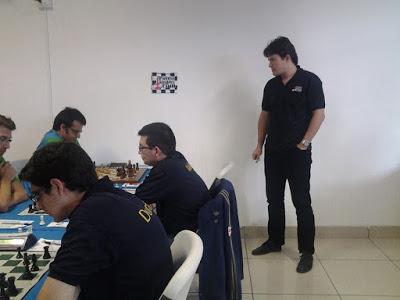 Empate en la cima de la Liga PREMIER 2015