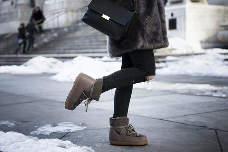 STREET STYLE INSPIRATION; APRÈS SKI BOOTS.-