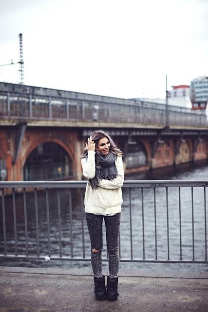 STREET STYLE INSPIRATION; APRÈS SKI BOOTS.-