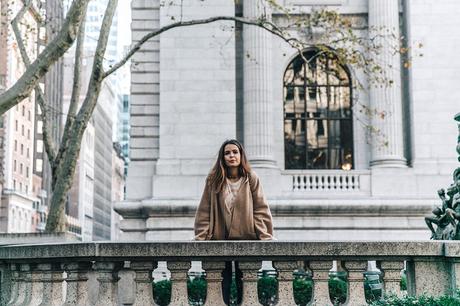 Manhattan-Beige_Cardigan_ASOS-Ripped_Jeans-Billabong_Tee-Superga_Sneakers-Outfit-StreetSTyle-Collage_Vintage-NY-66