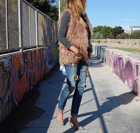 fALDOTAS + rIPPED jEANS #nOUNIFORMES