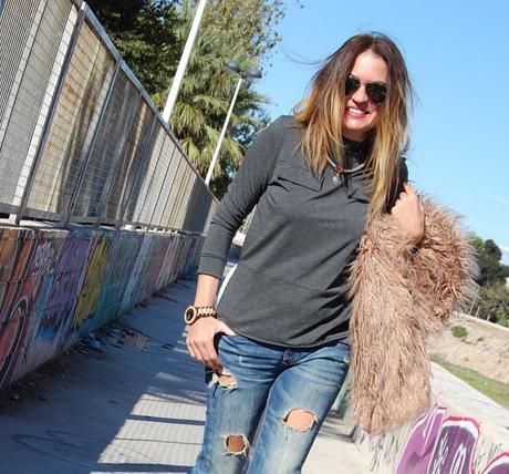 fALDOTAS + rIPPED jEANS #nOUNIFORMES