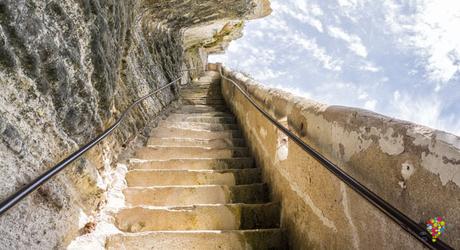 Escalera al cielo en Bonifacio isla de Córcega