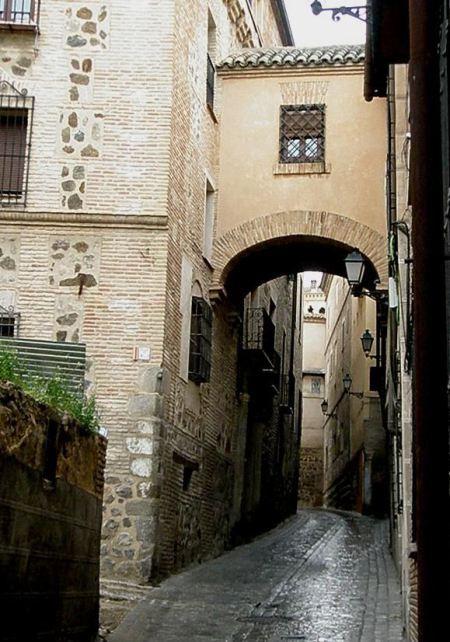 Un grupo de arqueólogos halló la puerta a la muralla de la Judería de Toledo