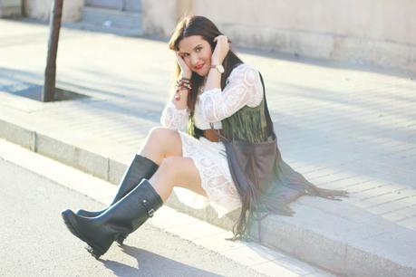 Vestido encaje + Botas de agua