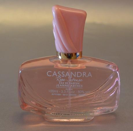 El Perfume del Mes - “Cassandra Rose Intense” de JEANNE ARTHES