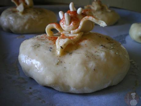 Sorpresas de alcachofas, detalle de la decoración antes de hornear