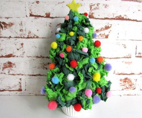 Manualidades con niños. Dos arbolitos de Navidad diferentes. Manualidades con niños. Dos arbolitos de Navidad diferentes.