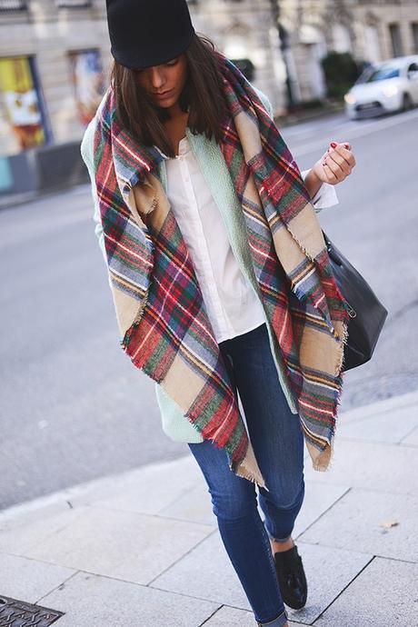 Prenda plaga: bufanda de cuadros