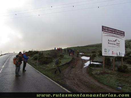 Ruta al Cerro Pedroso: Inicio en el Puerto de Aralla
