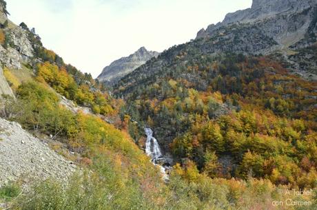 Del Embalse de La Sarra al Ibón de Respomuso, en el Valle de Tena