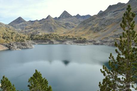 Del Embalse de La Sarra al Ibón de Respomuso, en el Valle de Tena