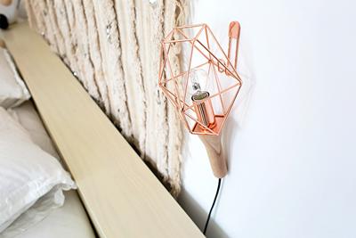 Dormitorio para una pareja joven.