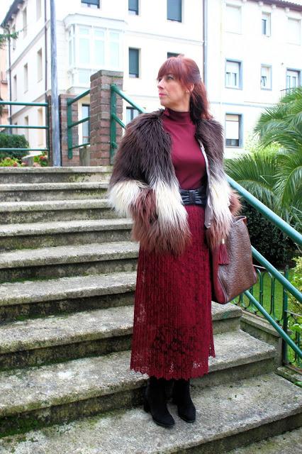 MIS LOOKS- ABRIGO PELO Y ENCAJE