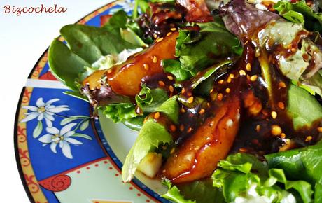 ENSALADA DE OTOÑO DE PERAS BACON Y QUESO AZUL