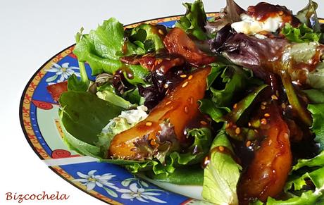 ENSALADA DE OTOÑO DE PERAS BACON Y QUESO AZUL