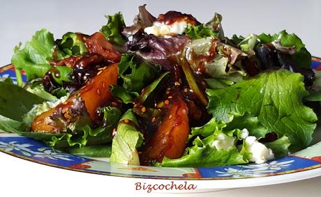 ENSALADA DE OTOÑO DE PERAS BACON Y QUESO AZUL