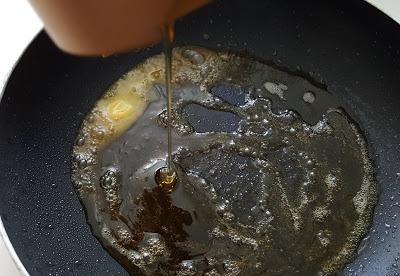 ENSALADA DE OTOÑO DE PERAS BACON Y QUESO AZUL