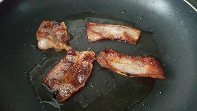 ENSALADA DE OTOÑO DE PERAS BACON Y QUESO AZUL