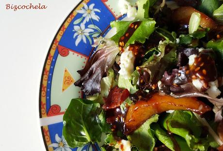 ENSALADA DE OTOÑO DE PERAS BACON Y QUESO AZUL